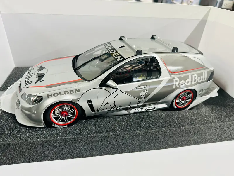 1:12 Holden Vf Ride Car - Triple Eight Project Sandman Silver Red Bull -- Biante 2