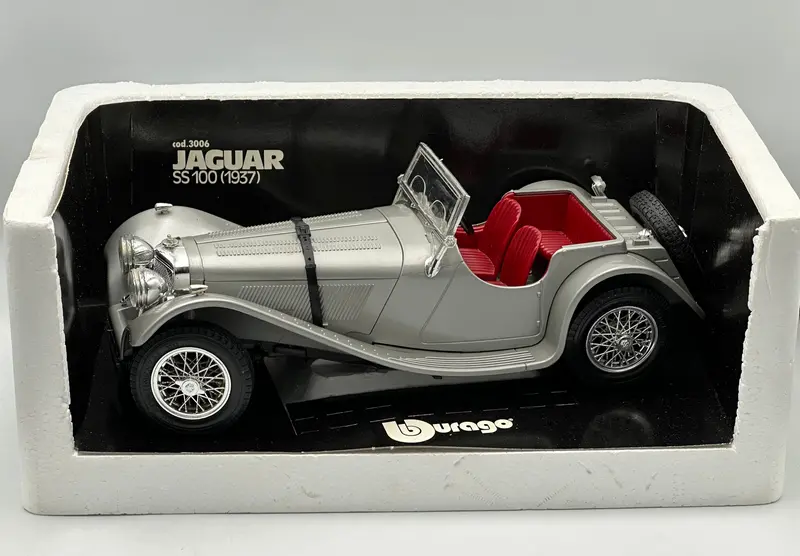 1:18 1937 Jaguar Ss 100 -- Silver -- Bburago 3006 1