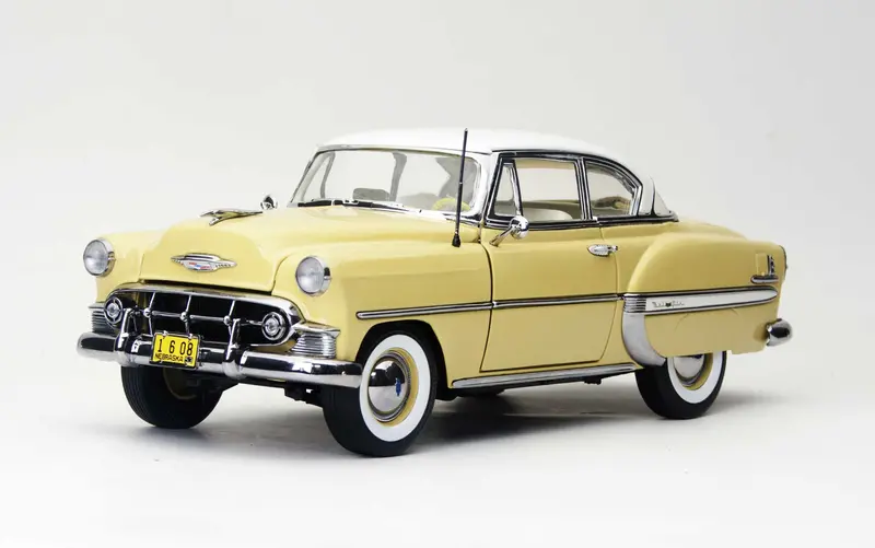1:18 1953 Chevrolet Bel Air Hard Top Coupe -- Sun Gold / White -- Sunstar 1