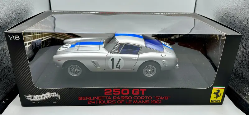 1:18 1961 24Hrs Le Mans -- #14 Silver Ferrari 250 Gt Berlinetta -- Hot Wheels 1