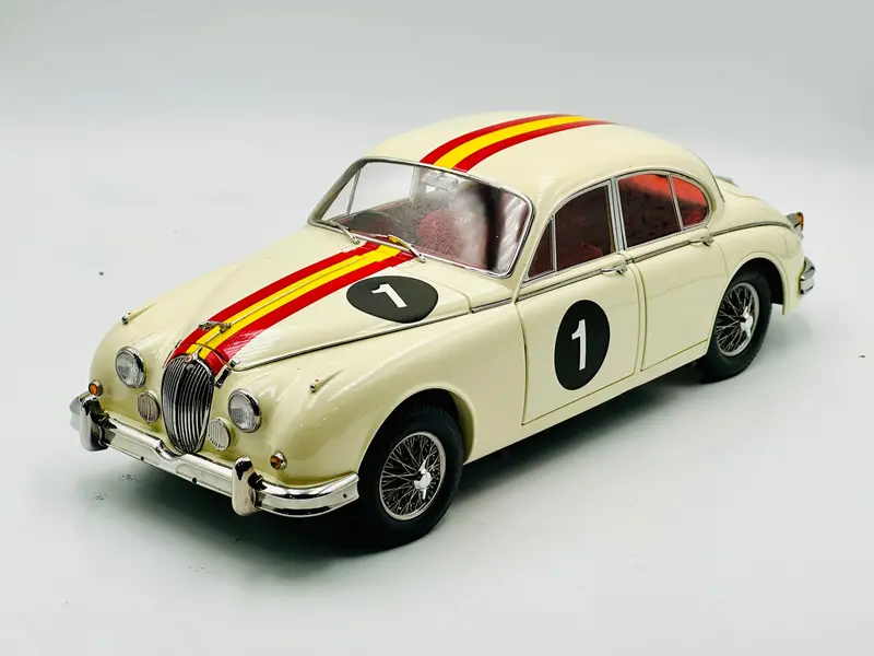 1:18 1962 Bob Jane -- #1 Jaguar Mark 2 3.8 -- Model Icons 1