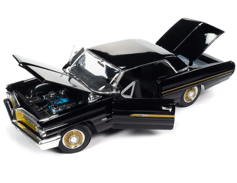 1:18 1962 Pontiac Grand Prix "Fireball Roberts" -- Black -- American Muscle 2