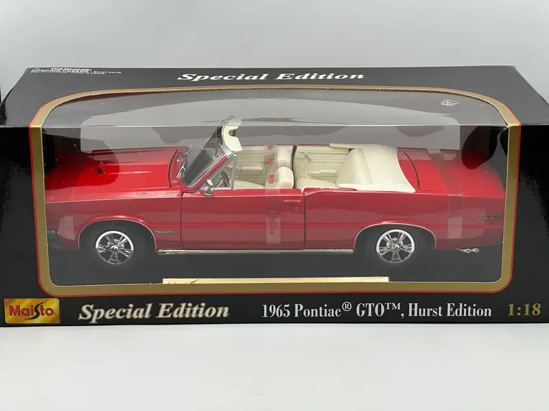 1:18 1965 Pontiac Gto Convertible Hurst Edition -- Red -- Maisto 1