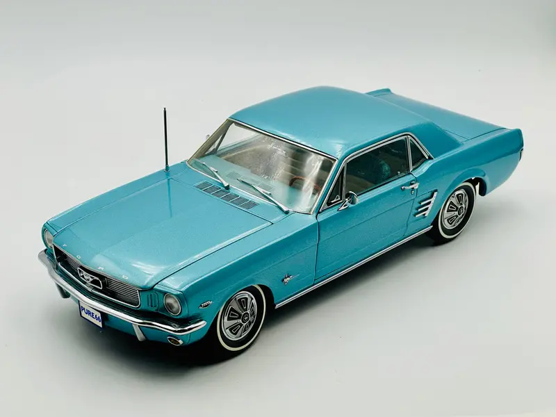 1:18 1966 Ford Mustang Lhd -- Tahoe Turquoise Blue -- Classic Carlectables 1
