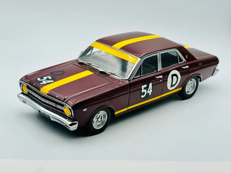 1:18 1967 Bathurst -- #54D Ford Xr Falcon Gt -- Classic Carlectables 1