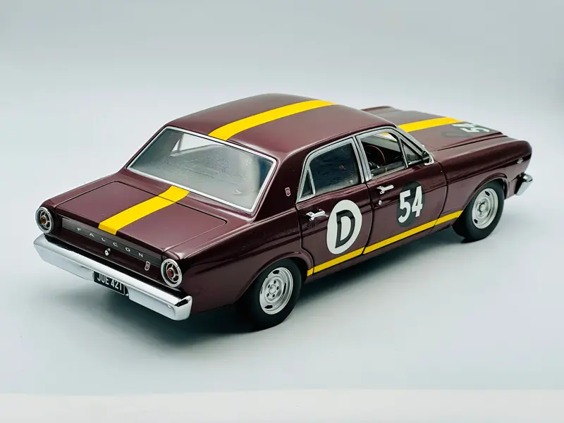 1:18 1967 Bathurst -- #54D Ford Xr Falcon Gt -- Classic Carlectables 2
