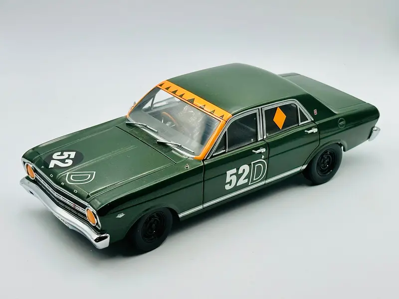 1:18 1967 Bathurst Winner -- #52D Ford Xr Falcon Gt -- Classic Carlectables 1
