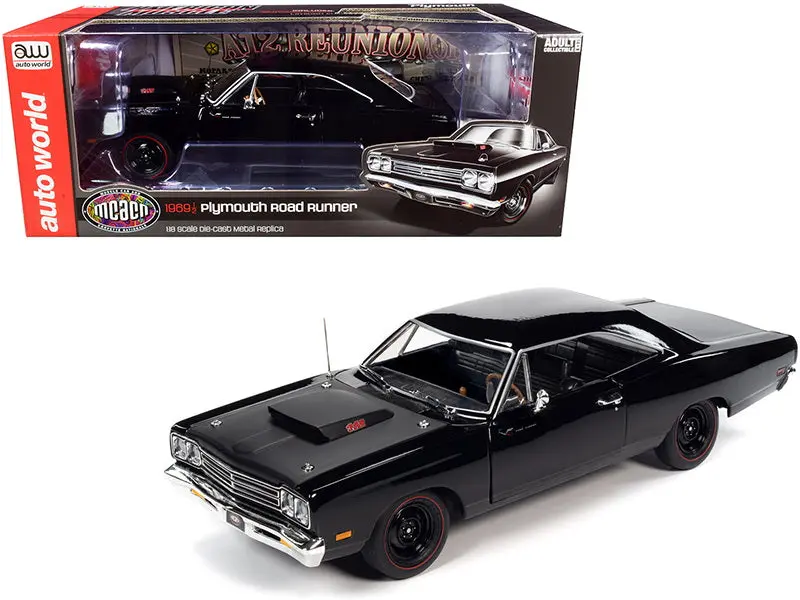 1:18 1969 1/2 Plymouth Road Runner Hardtop -- Black Velvet -- American Muscle 1