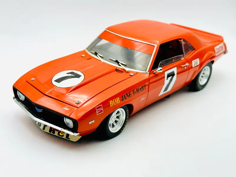 1:18 1969 Bob Jane -- #7 Chevrolet Zl-1 Camaro -- Classic Carlectables 1