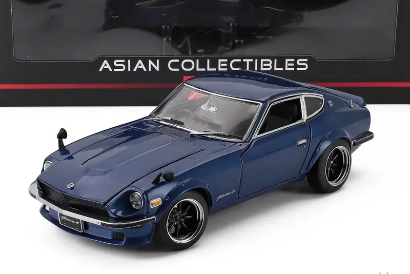 1:18 1970 Nissan Fairlady Z (S30) 1970 -- Midnight Blue -- Sunstar 1