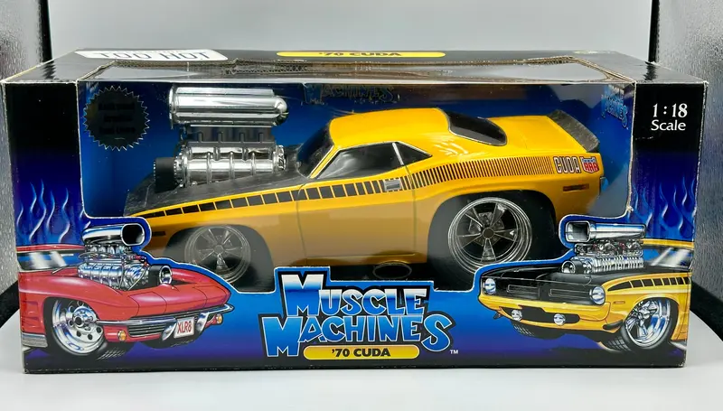 1:18 1970 Plymouth Hemi Cuda -- Yellow W/Black Stripe -- Muscle Machines 1