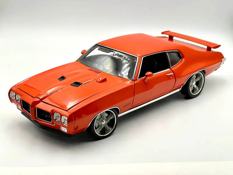 1:18 1970 Pontiac Gto -- Cardinal Red (Orange) -- Street Fighter -- Acme 1