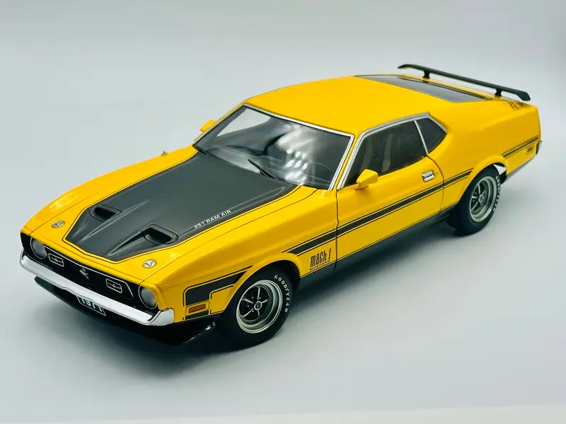 1:18 1971 Ford Mustang Mach 1 -- Yellow -- Autoart Millennium 72821 1