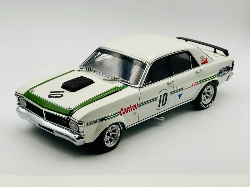 1:18 1972 Pete Geoghegan -- Ford Xy Gt-Ho Super Falcon -- Classic Carlectables 1
