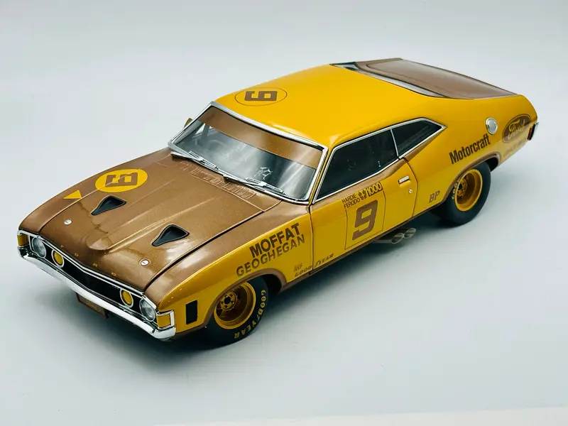 1:18 1973 Bathurst Winner Allan Moffat - 50Th Gold Livery - Classic Carlectables 1