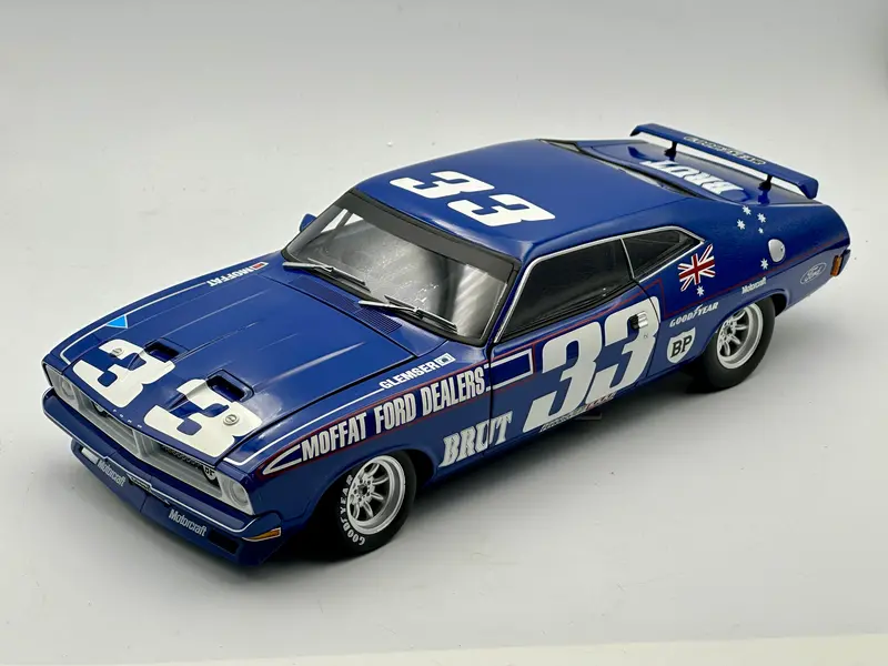 1:18 1974 Bathurst Allan Moffat -- Ford Xb Falcon Gt -- Classic Carlectables 1