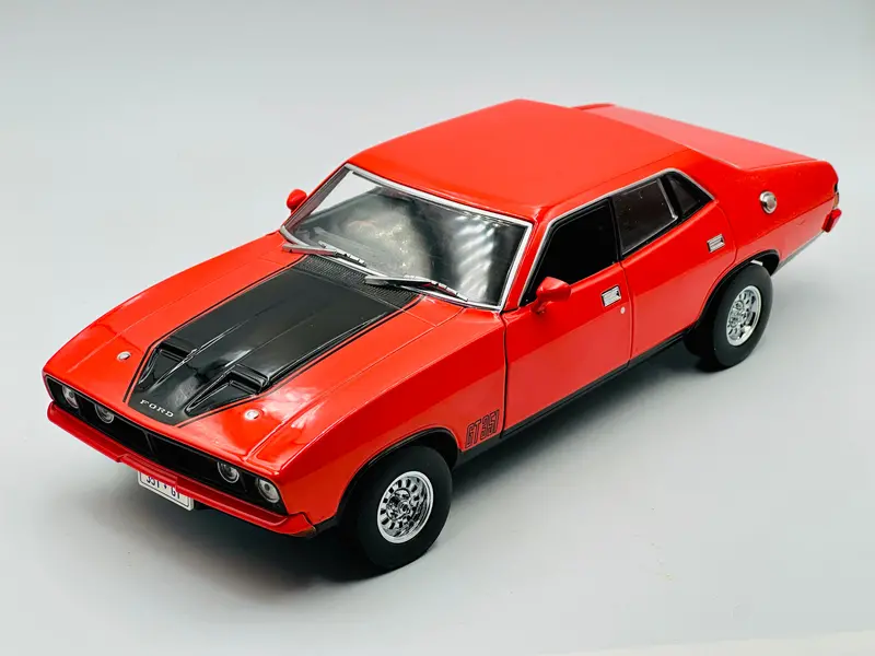 1:18 1974 Ford Falcon Xb Gt Sedan -- Pepper Red -- Dda/Greenlight 1