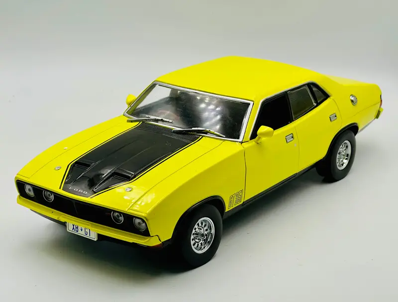 1:18 1974 Ford Falcon Xb Gt Sedan -- Yellow -- Dda/Greenlight 1