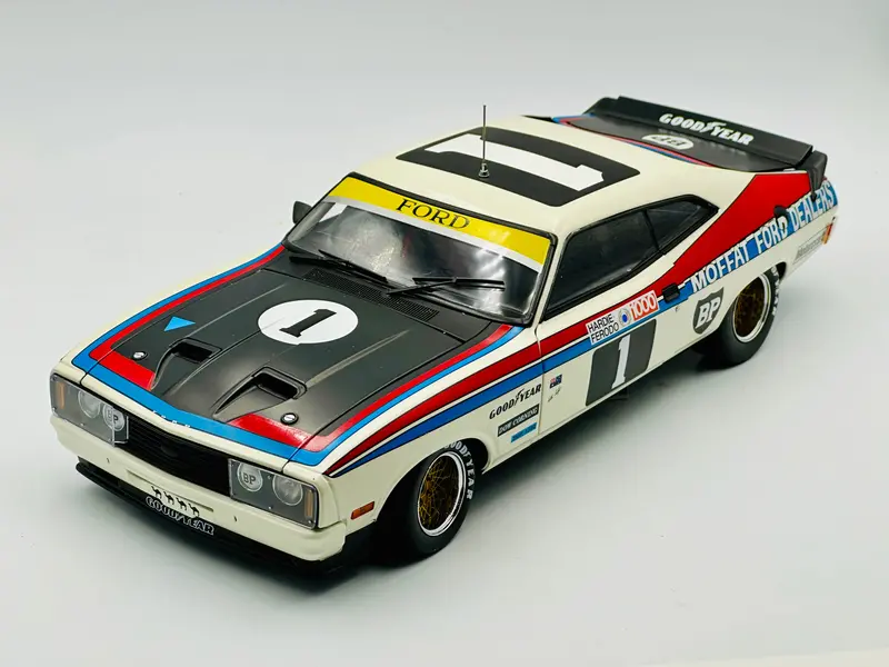 1:18 1977 Bathurst Winner -- Moffat/Bond Ford Xc Falcon -- Classic Carlectables 1