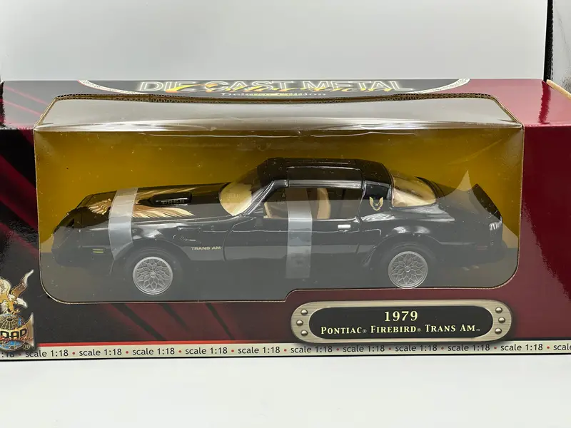 1:18 1979 Pontiac Firebird Trans Am -- Black -- Road Signature 1