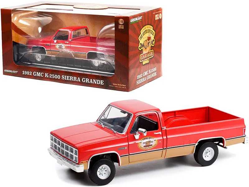 1:18 1982 Gmc K-2500 Sierra Grande Pickup -- Busted Knuckles -- Greenlight 1