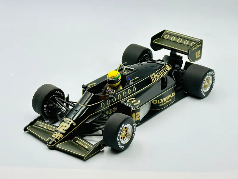 1:18 1985 Ayrton Senna -- #12 Lotus Renault 97T -- Minichamps F1 1