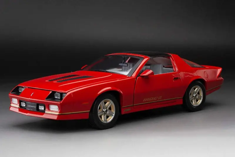 1:18 1985 Chevrolet Camaro Iroc-Z -- Red -- Sunstar 1