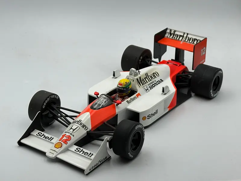 1:18 1988 Ayrton Senna -- World Champion -- #12 Mclaren Mp4/4 -- Minichamps F1 1