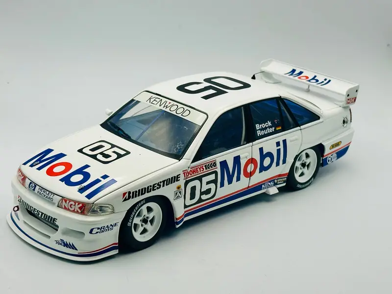 1:18 1992 Bathurst Peter Brock -- Hdt Holden Vp Commodore -- Classic Carlectable 1