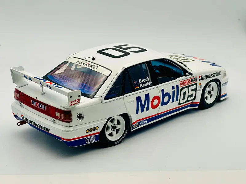 1:18 1992 Bathurst Peter Brock -- Hdt Holden Vp Commodore -- Classic Carlectable 2