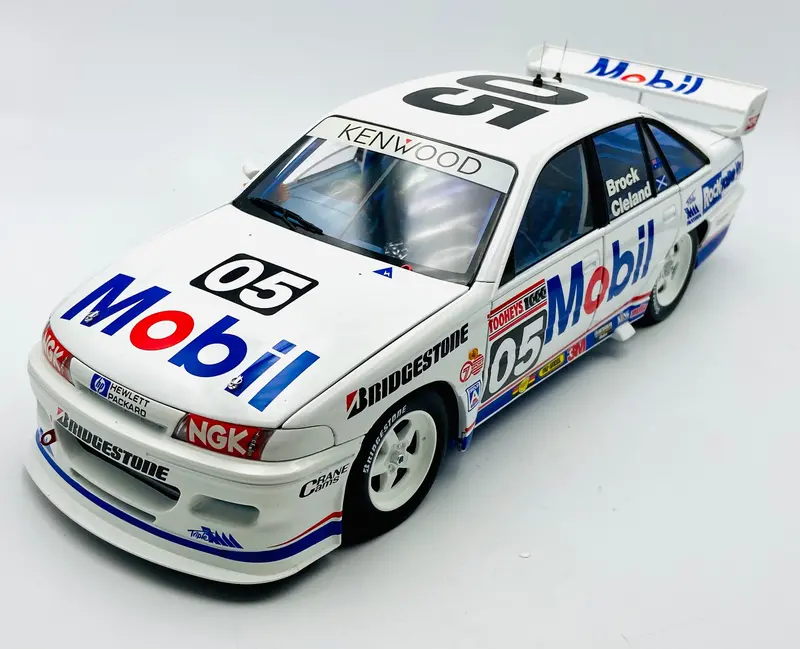 1:18 1993 Bathurst Peter Brock -- Hdt Holden Vp Commodore -- Classic Carlectable 1