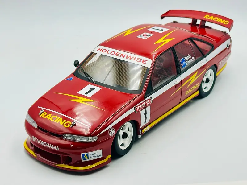 1:18 1995 Bathurst -- #1 Skaife/Richards -- Holden Vr Commodore -- Biante 1