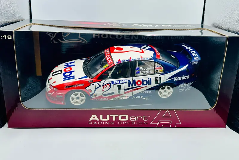 1:18 1999 Bathurst Lowndes/Mcconville -- Hrt Holden Vt Commodore -- Biante 1