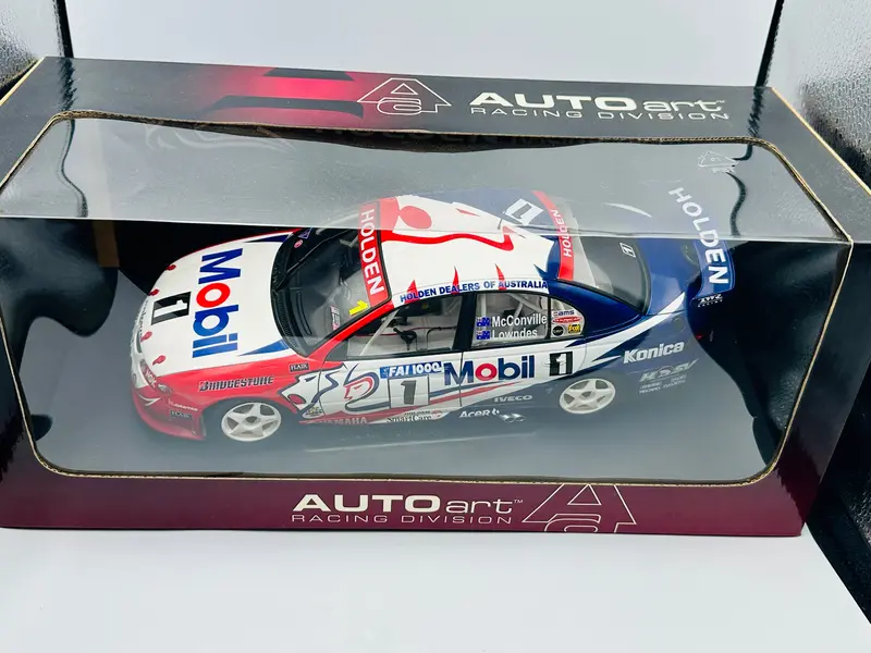 1:18 1999 Bathurst Lowndes/Mcconville -- Hrt Holden Vt Commodore -- Biante 2