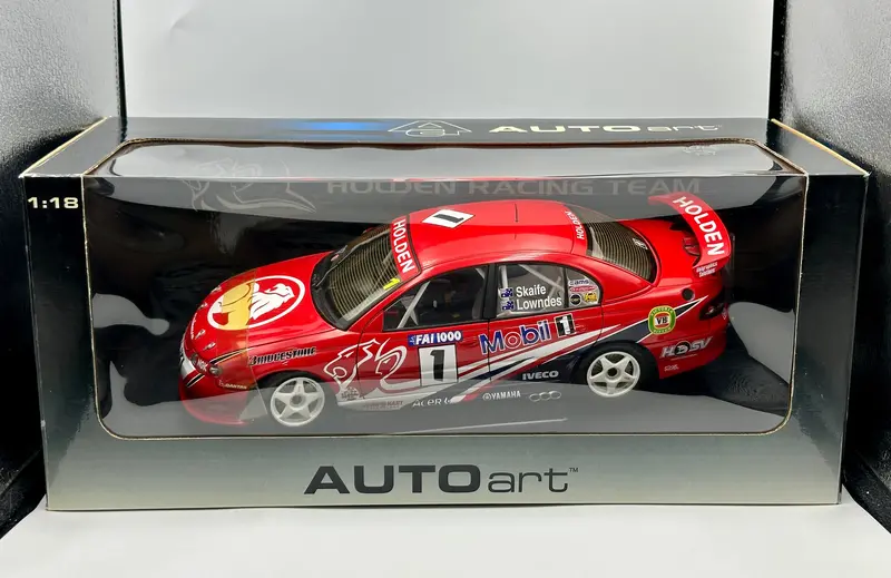 1:18 2000 Bathurst Lowndes/Skaife -- Holden Racing Team -- Biante/Autoart 1