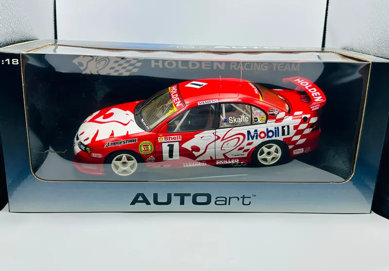 1:18 2001 Launch -- Mark Skaife -- Holden Racing Team -- Biante/Autoart 1