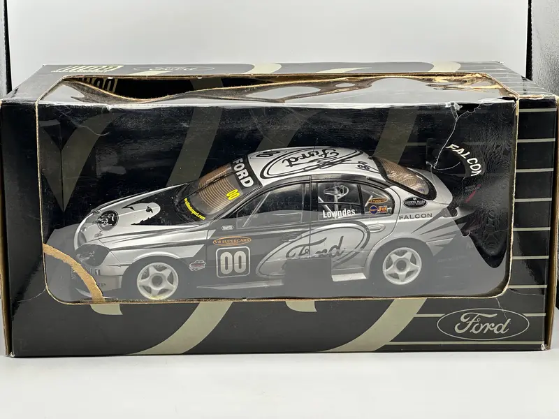 1:18 2002 Craig Lowndes 'Green Eyed Monster' -- Ford Au Falcon -- Biante/Autoart 1