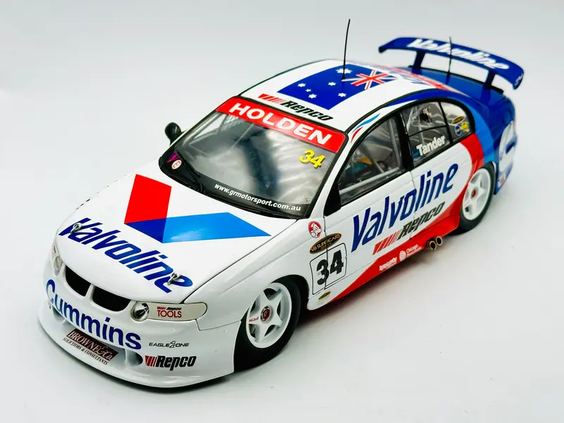 1:18 2002 Garth Tander -- Grm Holden Vx Commodore -- Classic Carlectables 1