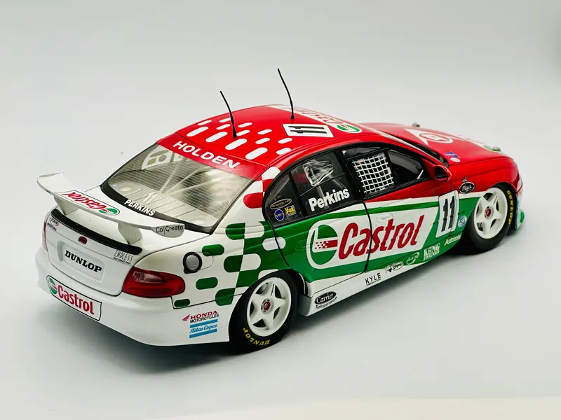 1:18 2002 Larry Perkins -- Holden Vx Commodore -- Classic Carlectables 2