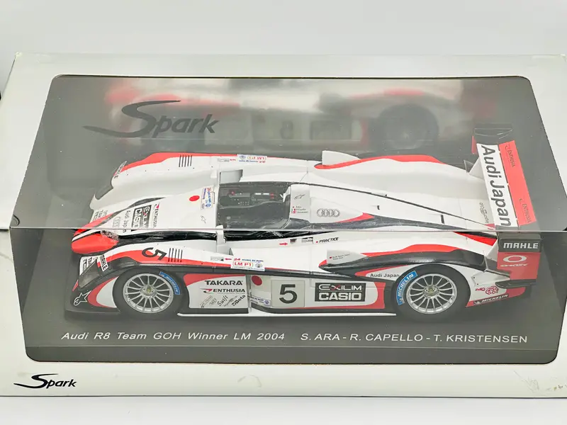 1:18 2004 24H Le Mans Winner -- #5 Audi R8 -- Spark S1802 1