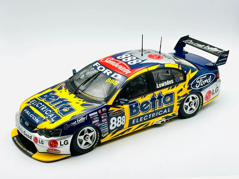 1:18 2005 Craig Lowndes -- First Round Win -- Classic Carlectables 1