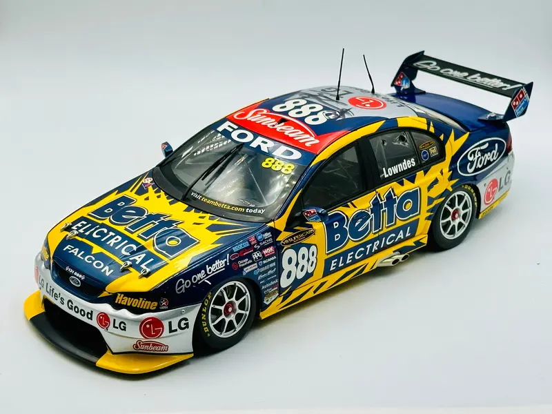 1:18 2006 Craig Lowndes -- Team Betta Electrical -- Classic Carlectables 1