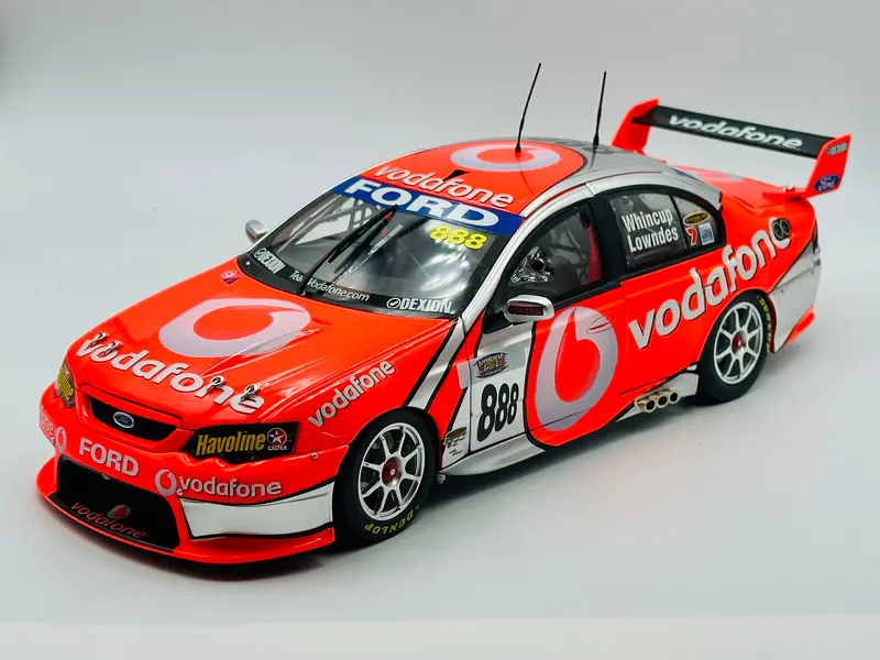 1:18 2007 Bathurst Winner -- Craig Lowndes/Jamie Whincup -- Classic Carlectables 1