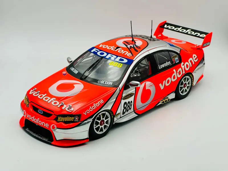 1:18 2007 Craig Lowndes *Signed* -- Team Vodafone -- Classic Carlectables 1