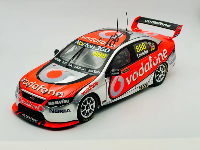 1:18 2009 Craig Lowndes *Signed* -- Team Vodafone -- Classic Carlectables 1