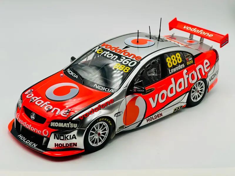 1:18 2011 Craig Lowndes -- #888 Holden Ve Commodore -- Classic Carlectables 1