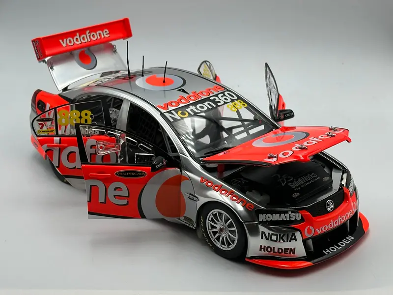 1:18 2011 Craig Lowndes -- #888 Holden Ve Commodore -- Classic Carlectables 2