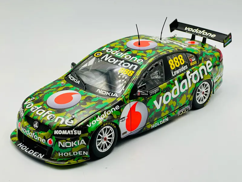 1:18 2011 Craig Lowndes -- Townsville Camo Livery -- Classic Carlectables 1