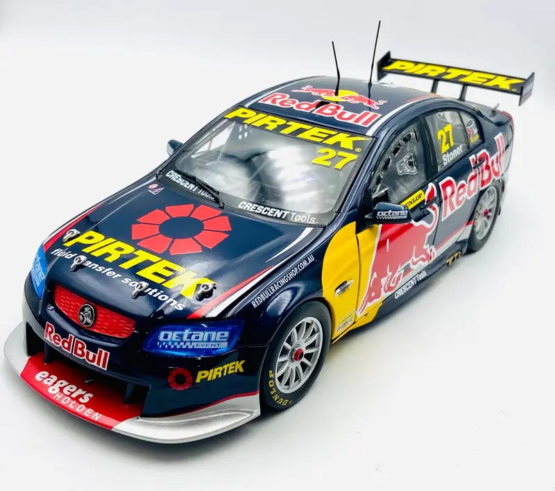 1:18 2013 Casey Stoner -- Holden Vf Commodore -- Classic Carlectables 1