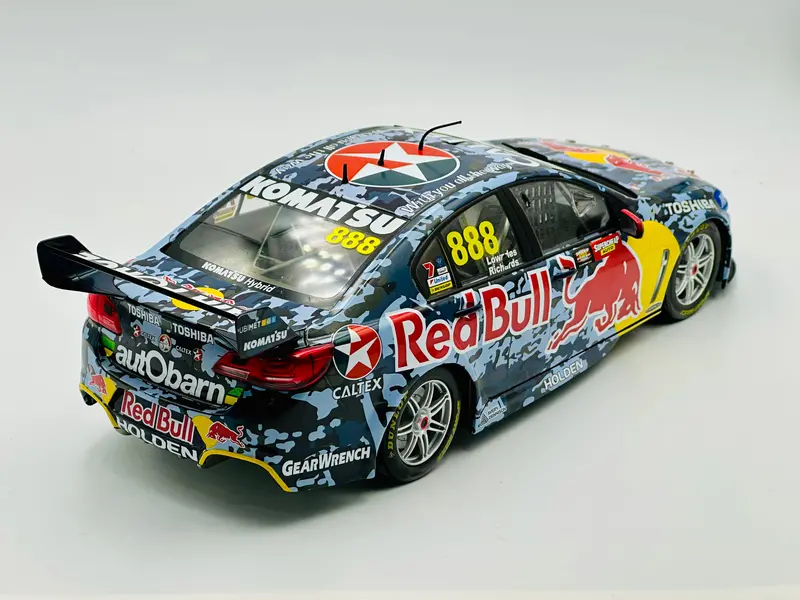 1:18 2014 Bathurst Air Force -- #888 Lowndes/Richards -- Classic Carlectables 2